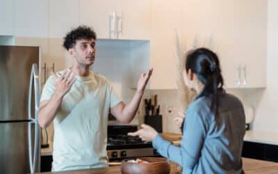 Mon mari me fait des reproches tous les jours : Comment réagir ?